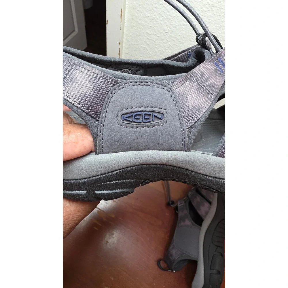 NWOT Keen Clearwater CNX‎ Sandals Mens 11.5 Grey Waterproof Hiking Fisherman Out